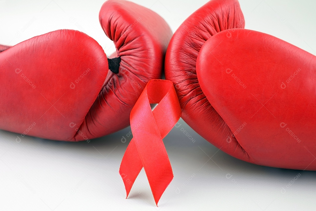 Luvas de boxe vermelhas com fita mês nacional de conscientização sobre HIV