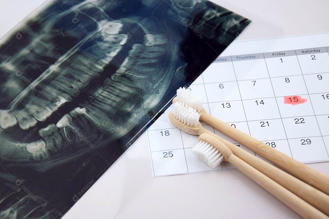 Escovas de dente calendário raio x
