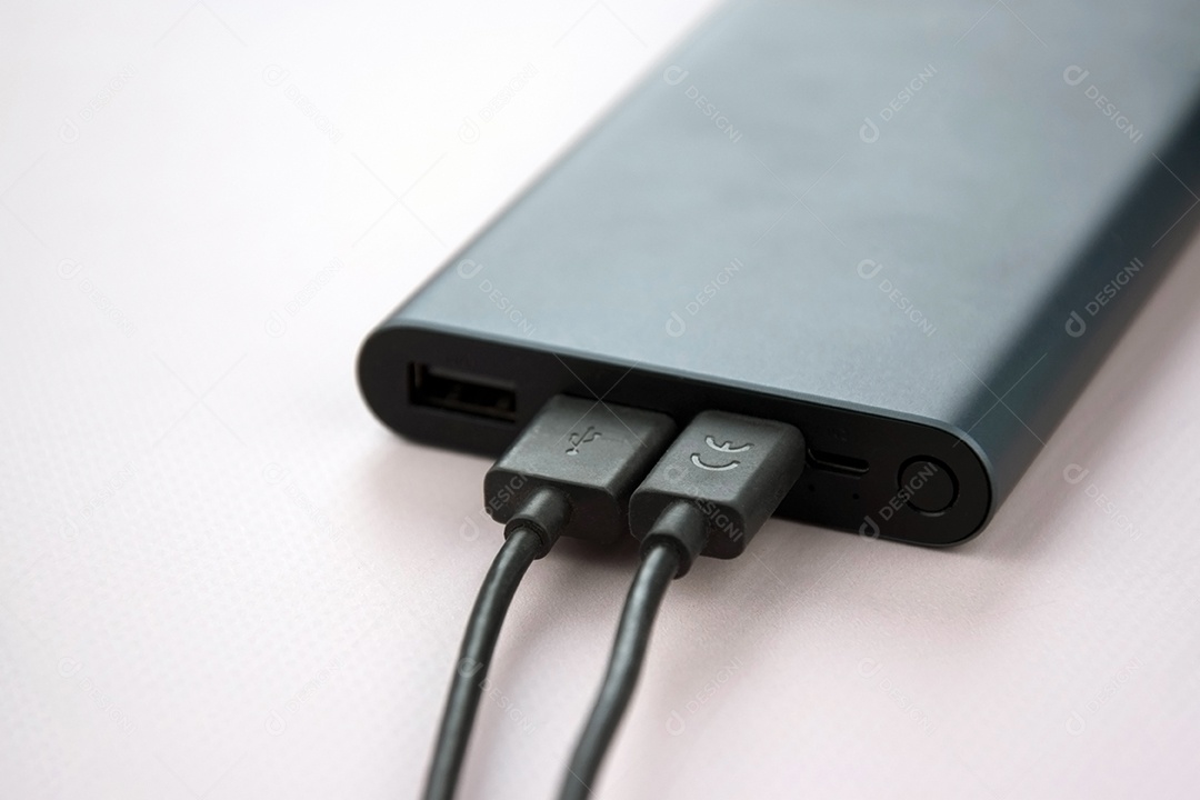 Carregador de smartphone preto com banco de potência