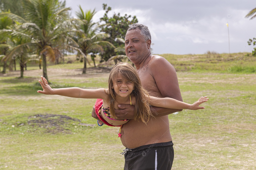 Pai ao lado de sua filha
