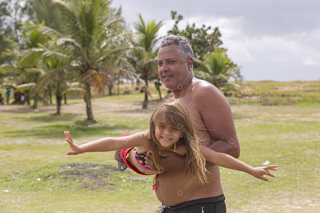 Pai ao lado de sua filha