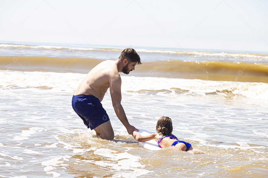 Pai ao lado de sua filha