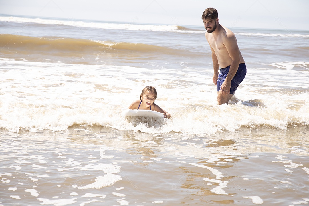 Pai ao lado de sua filha