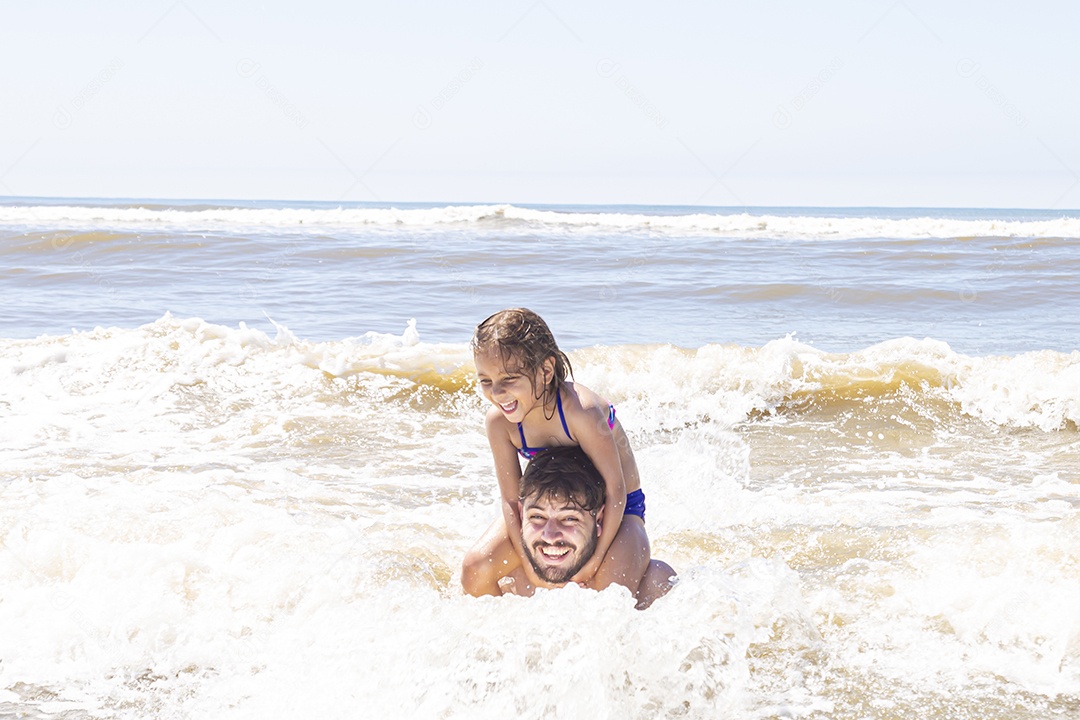 Pai ao lado de sua filha