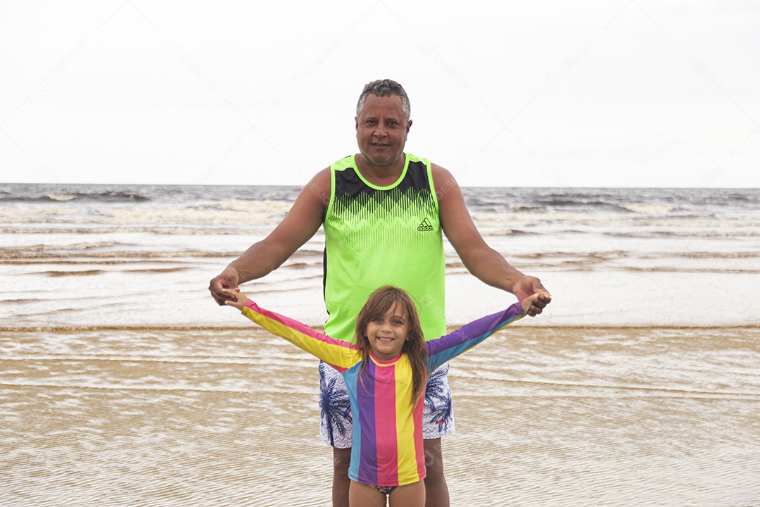 Vô ao lado de sua neta curtindo férias