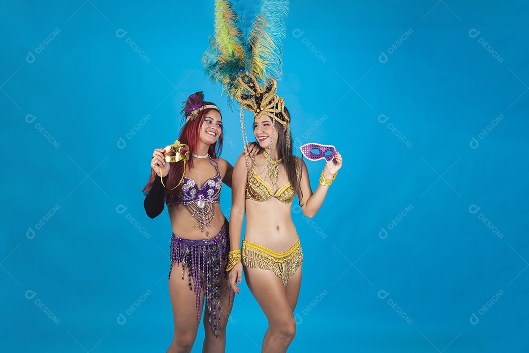 Lindas mulheres fantasiadas para o carnaval