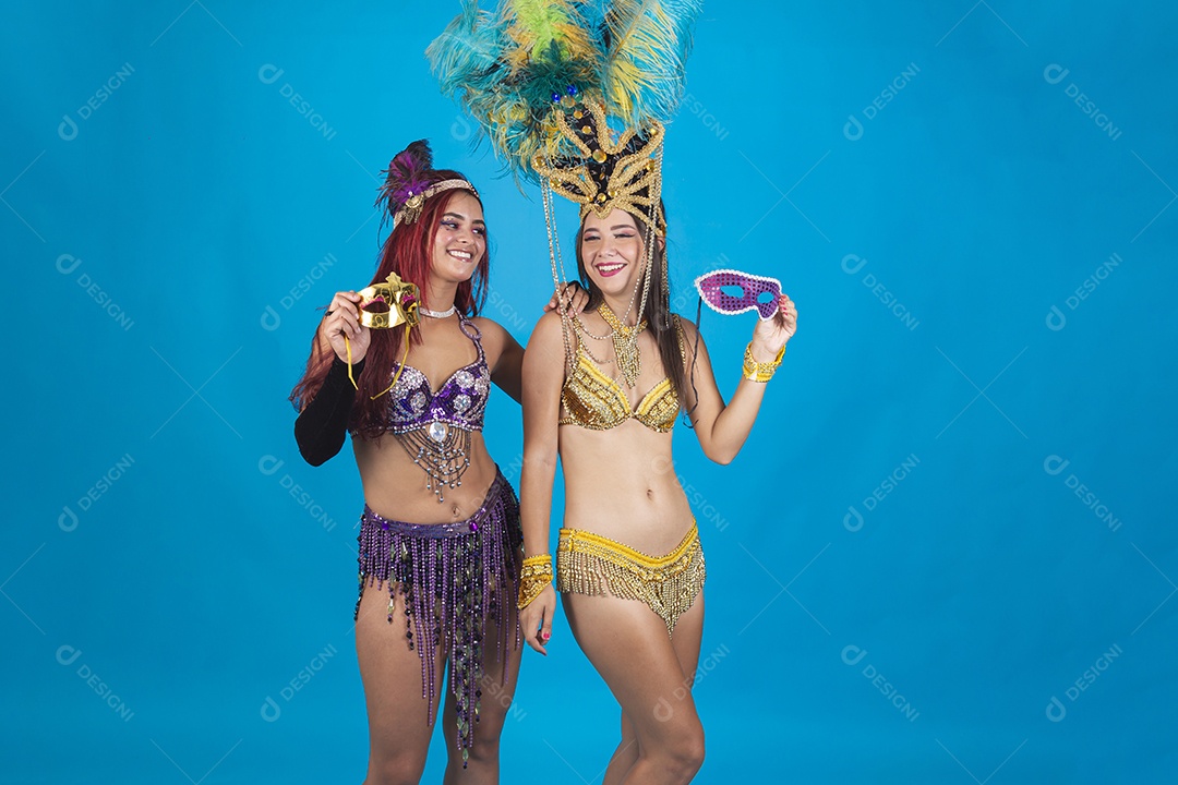 Lindas mulheres fantasiadas para o carnaval