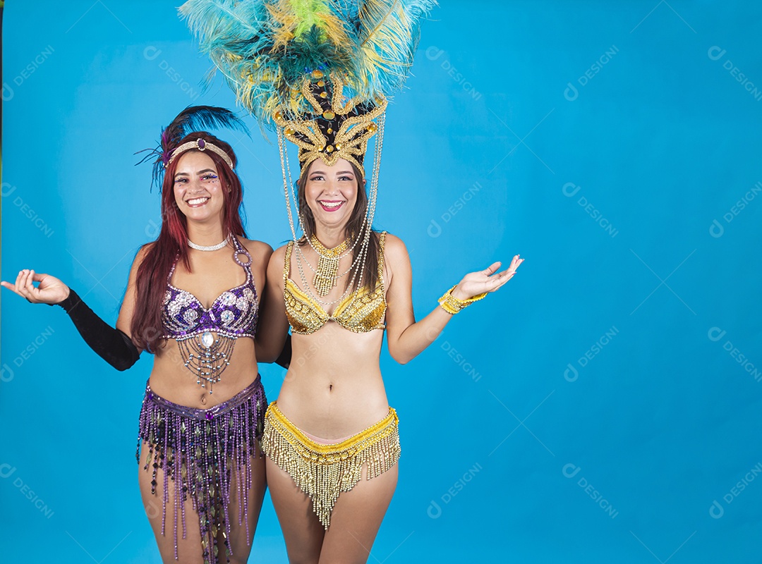 Lindas mulheres fantasiadas para o carnaval