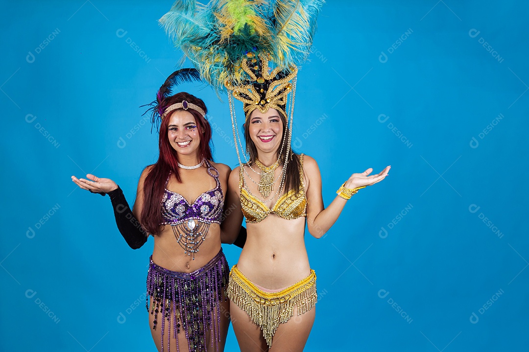 Lindas mulheres fantasiadas para o carnaval