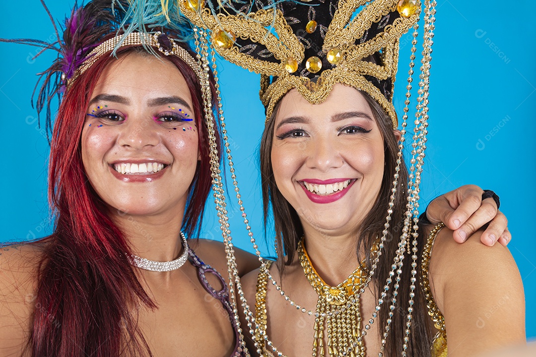 Lindas mulheres fantasiadas para o carnaval