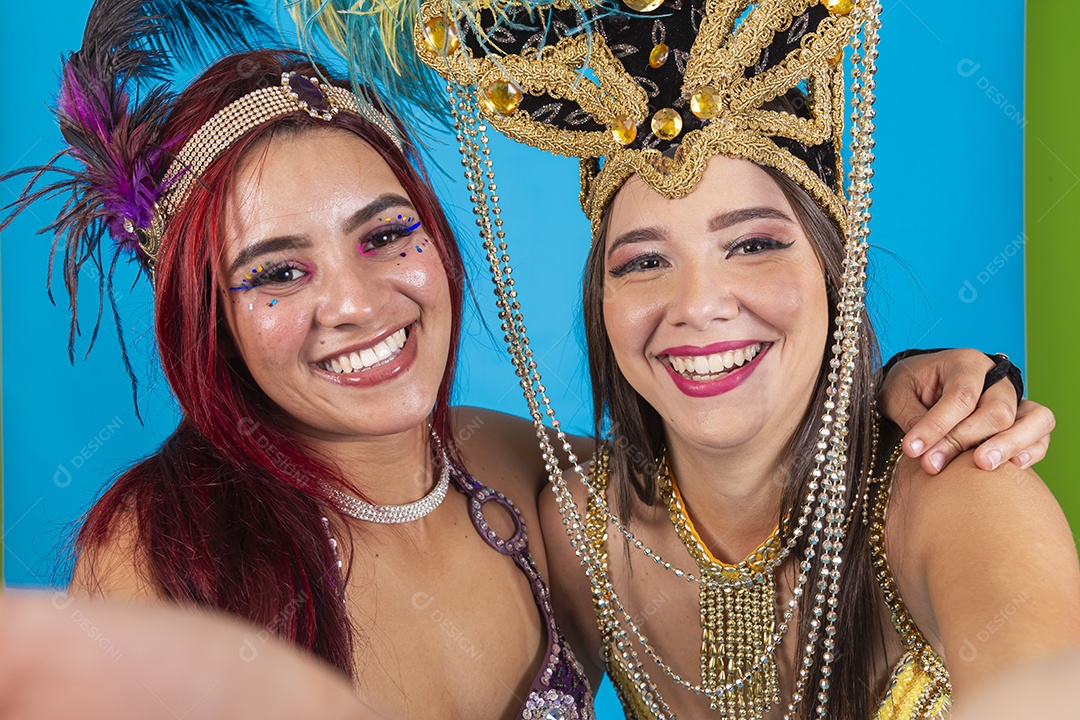 Lindas mulheres fantasiadas para o carnaval