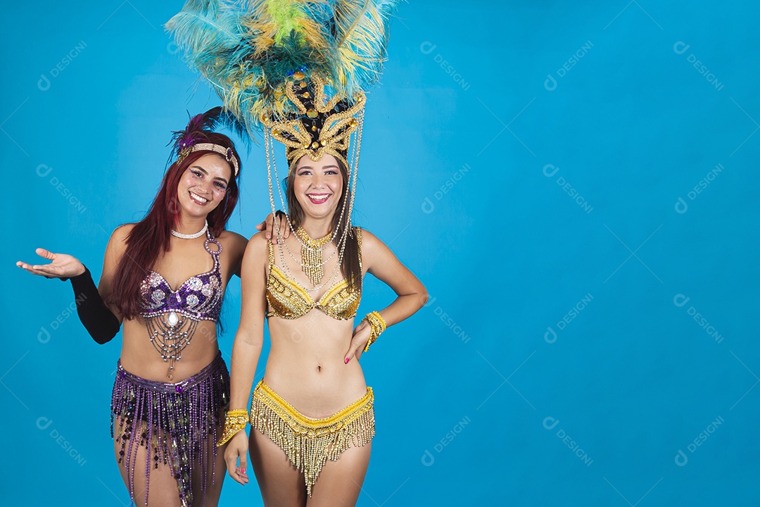 Lindas mulheres fantasiadas para o carnaval