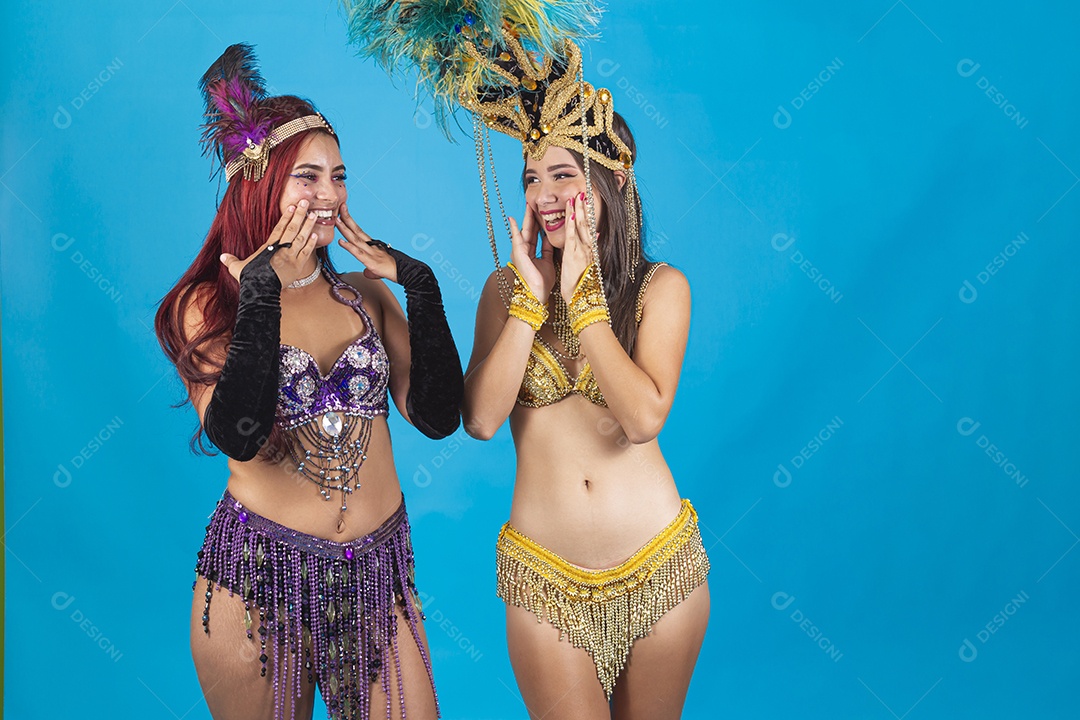 Lindas mulheres fantasiadas para o carnaval