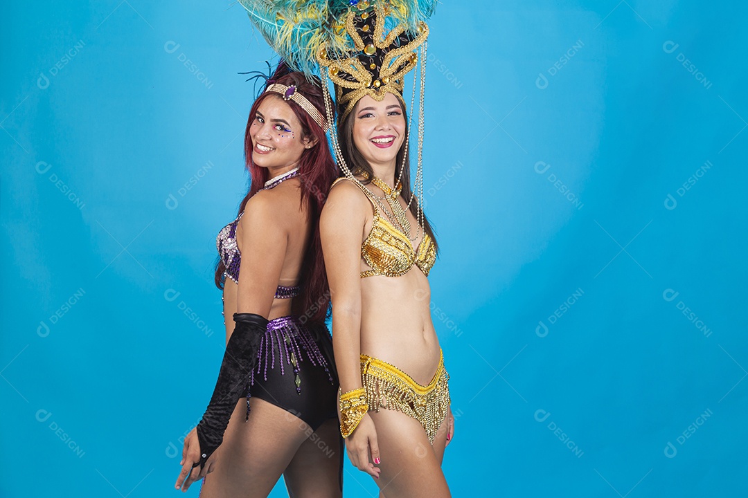 Lindas mulheres fantasiadas para o carnaval