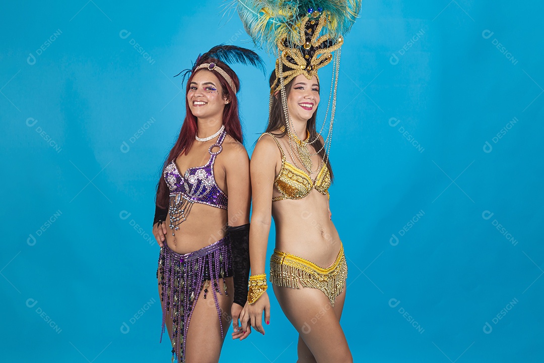Lindas mulheres fantasiadas para o carnaval
