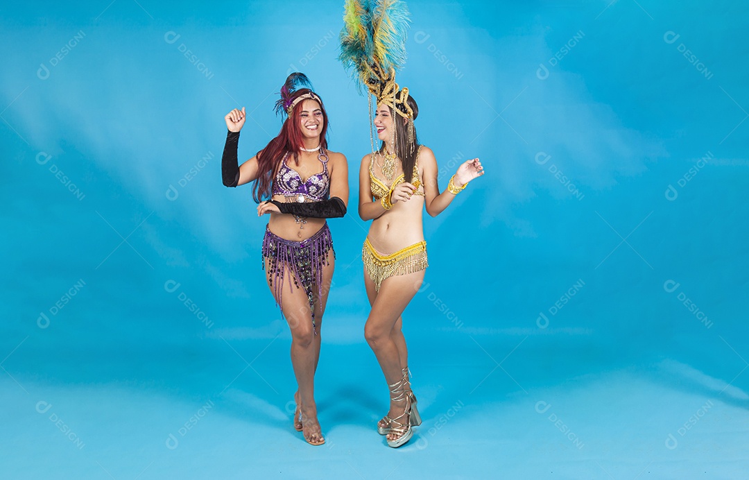 Lindas mulheres fantasiadas para o carnaval