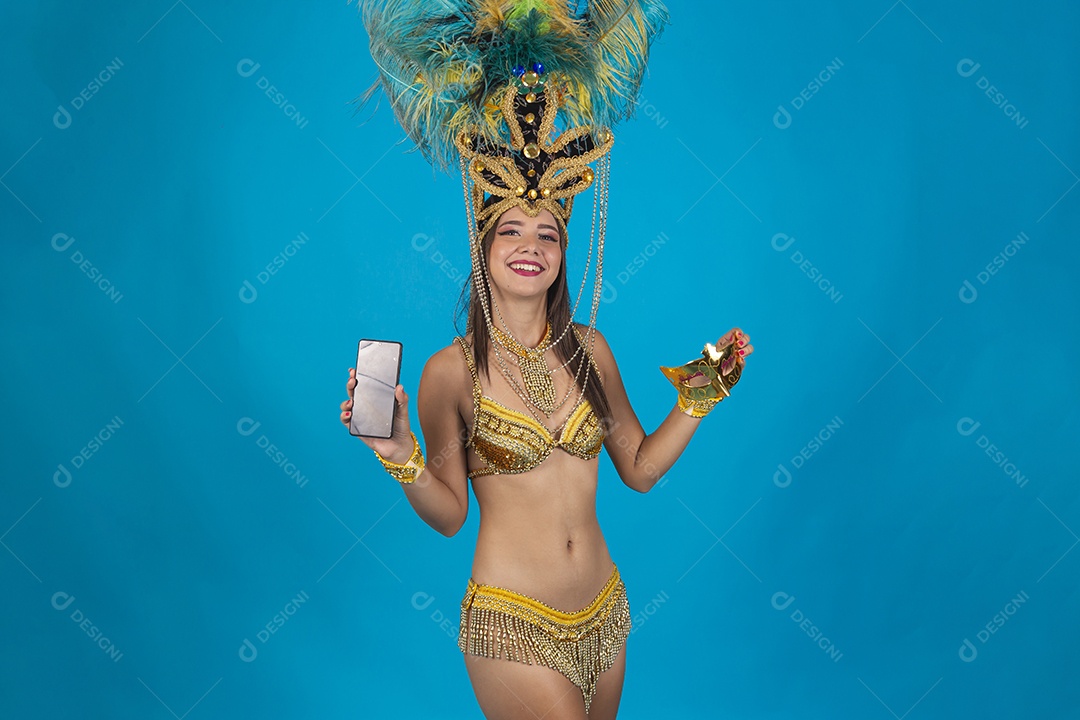 Linda mulher fantasiada para o carnaval