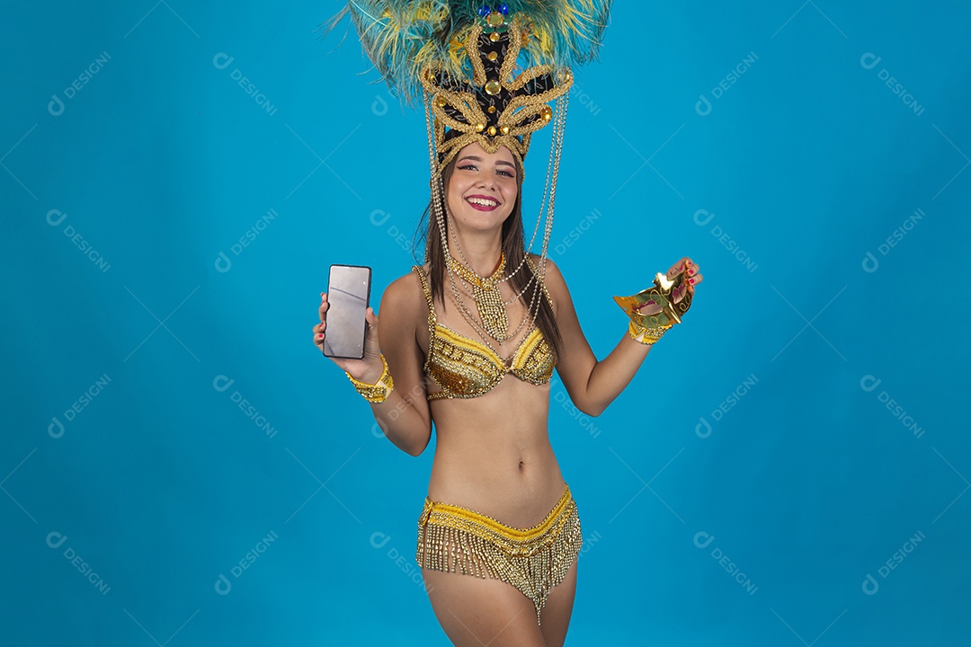 Linda mulher fantasiada para o carnaval