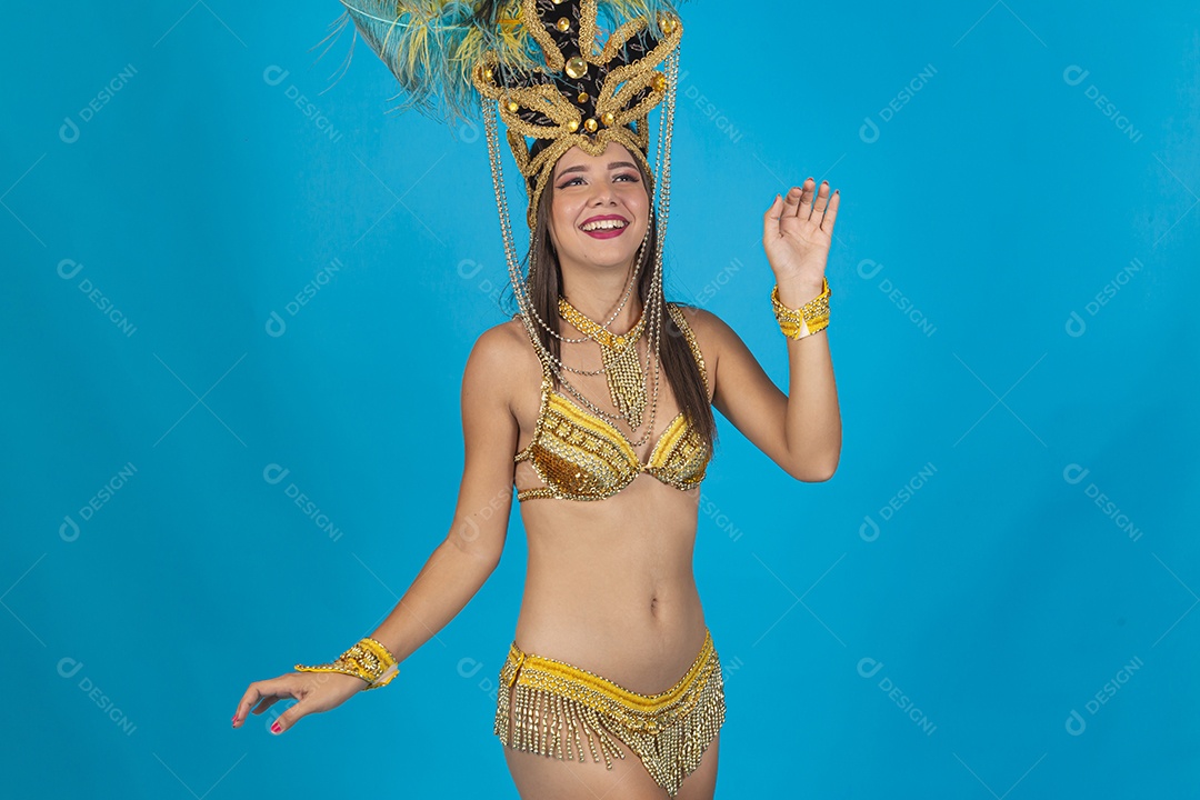 Linda mulher fantasiada para o carnaval