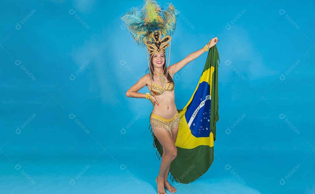 Linda mulher fantasiada para o carnaval