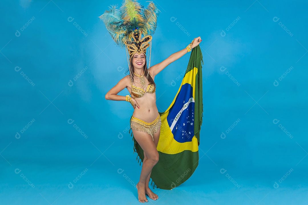 Linda mulher fantasiada para o carnaval