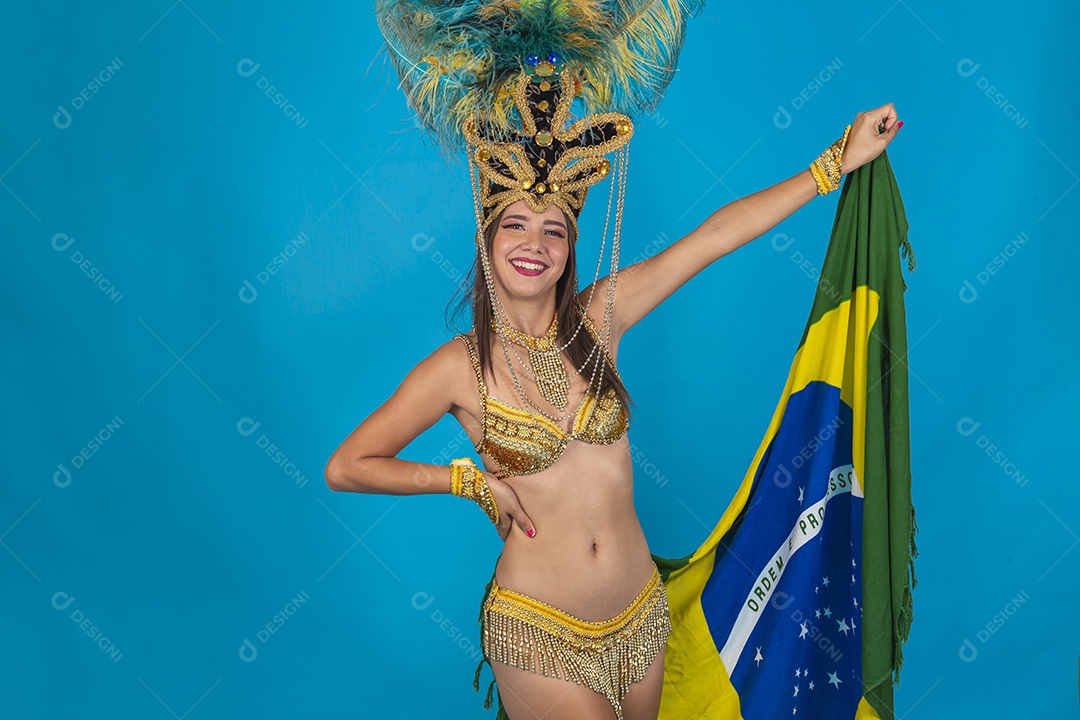 Linda mulher fantasiada para o carnaval
