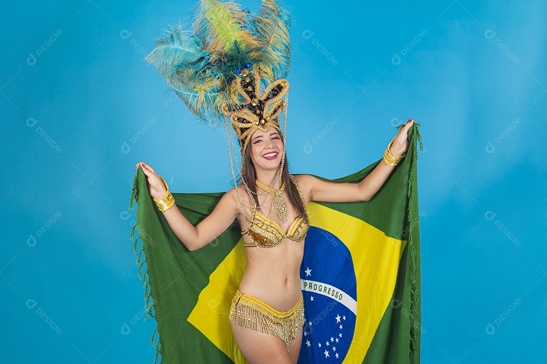 Linda mulher fantasiada para o carnaval