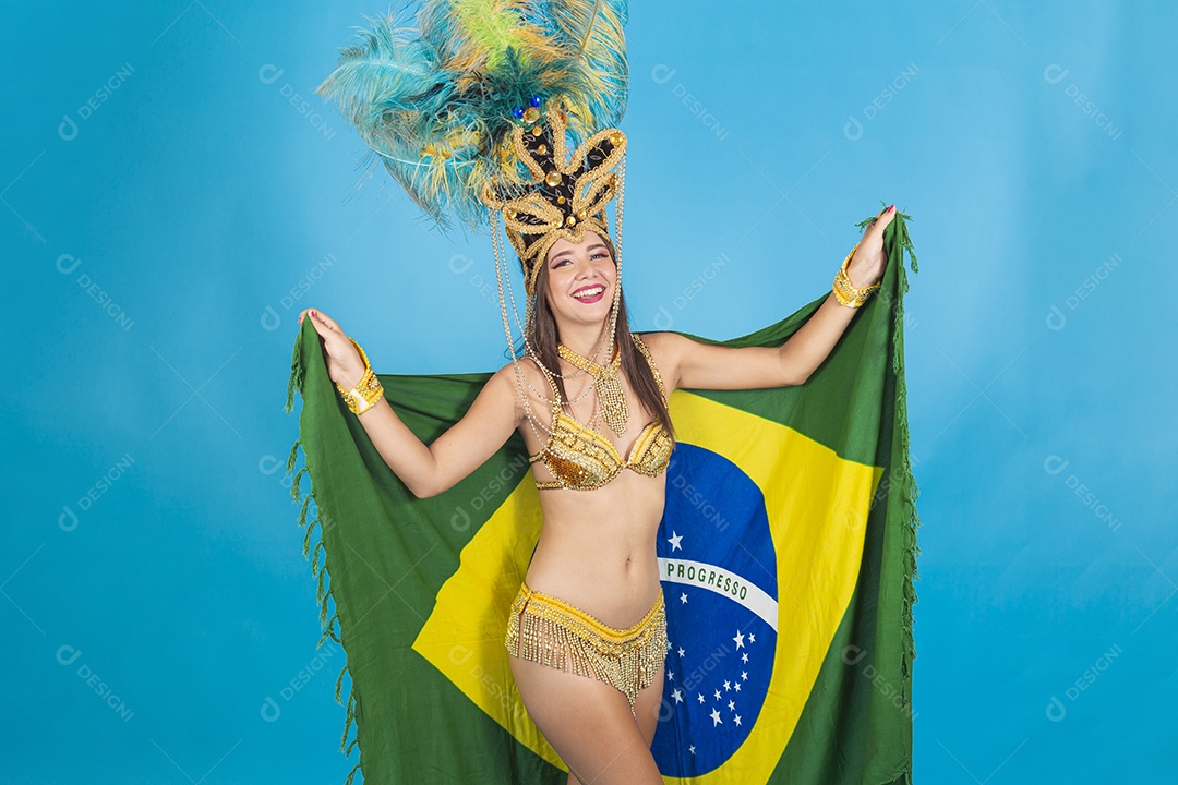 Linda mulher fantasiada para o carnaval