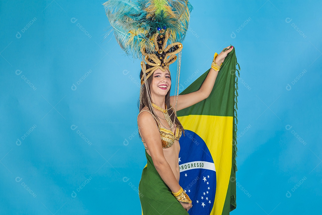 Linda mulher fantasiada para o carnaval