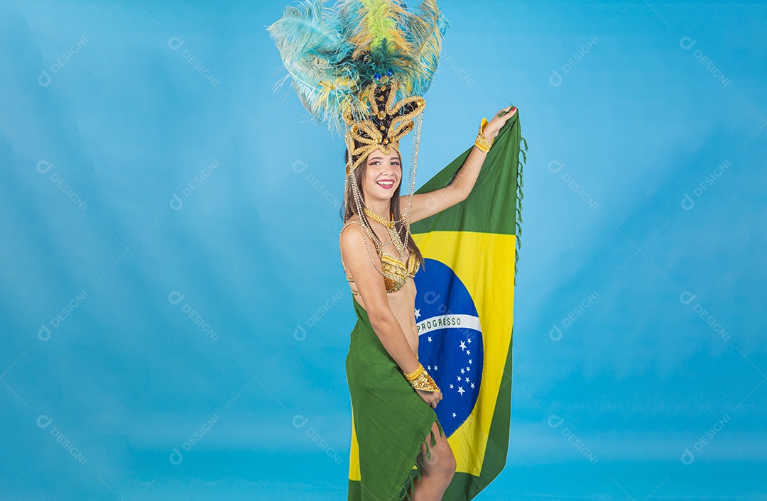 Linda mulher fantasiada para o carnaval
