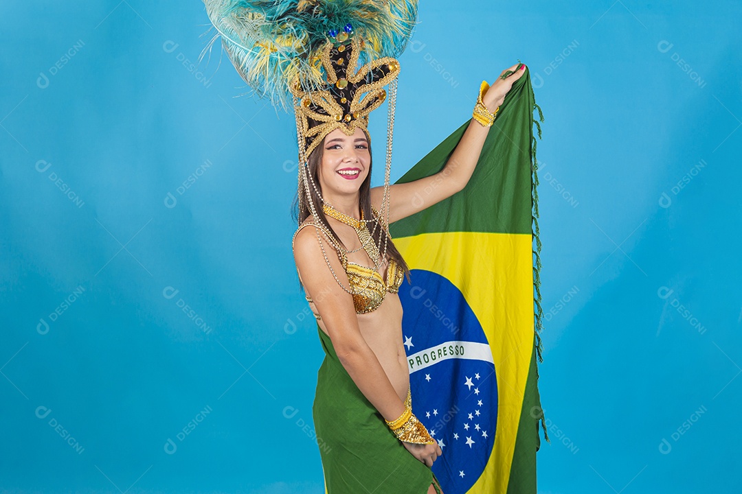 Linda mulher fantasiada para o carnaval
