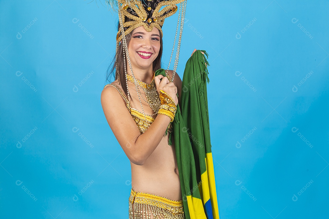 Linda mulher fantasiada para o carnaval