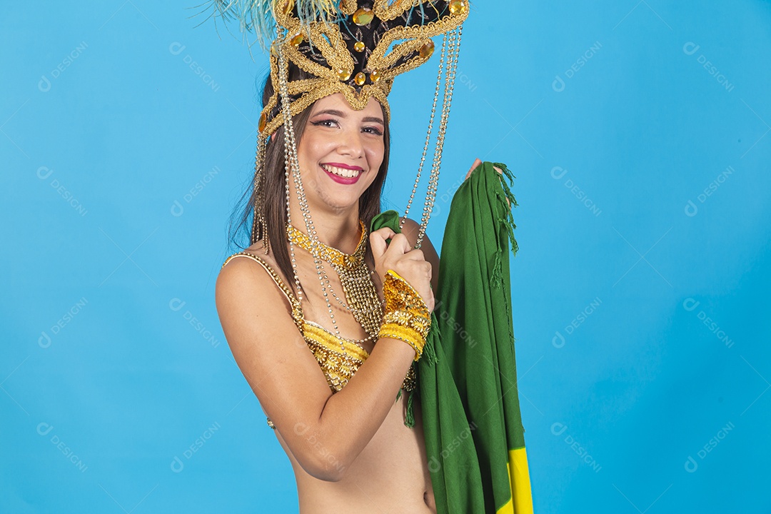 Linda mulher fantasiada para o carnaval