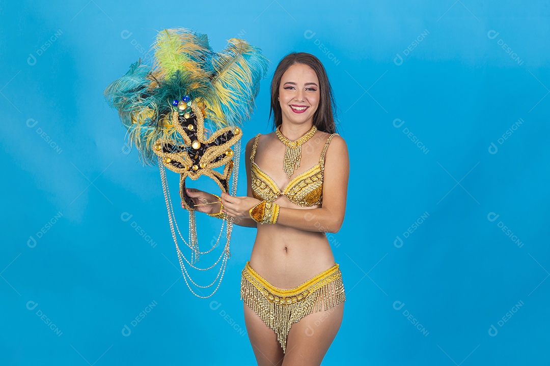 Linda mulher fantasiada para o carnaval