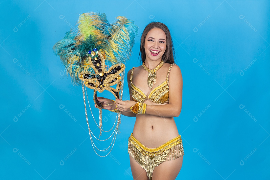 Linda mulher fantasiada para o carnaval