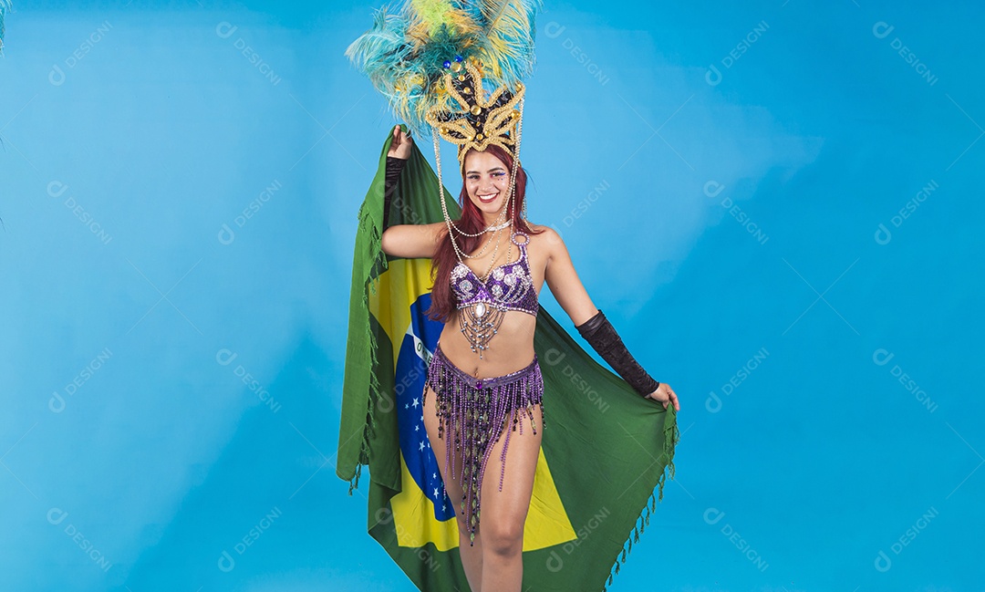 Linda mulher fantasiada para o carnaval