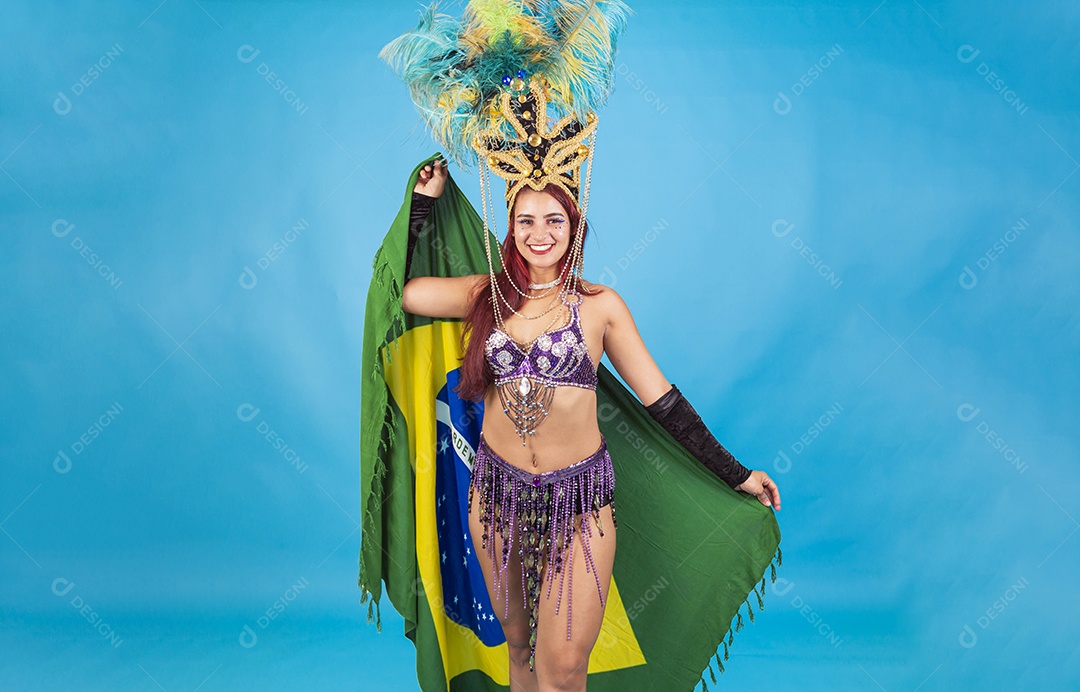 Linda mulher fantasiada para o carnaval
