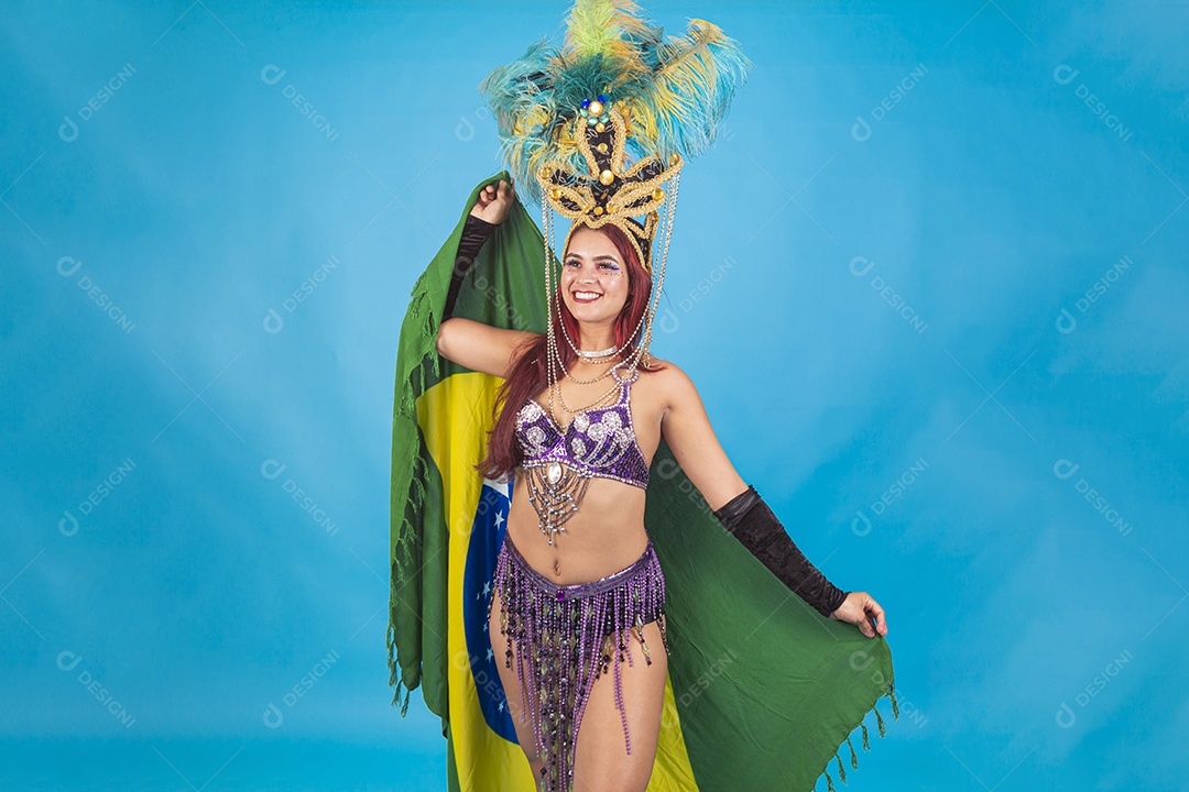 Linda mulher fantasiada para o carnaval