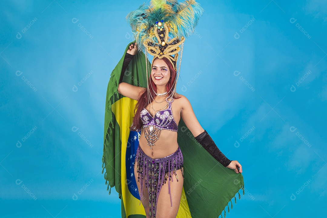 Linda mulher fantasiada para o carnaval