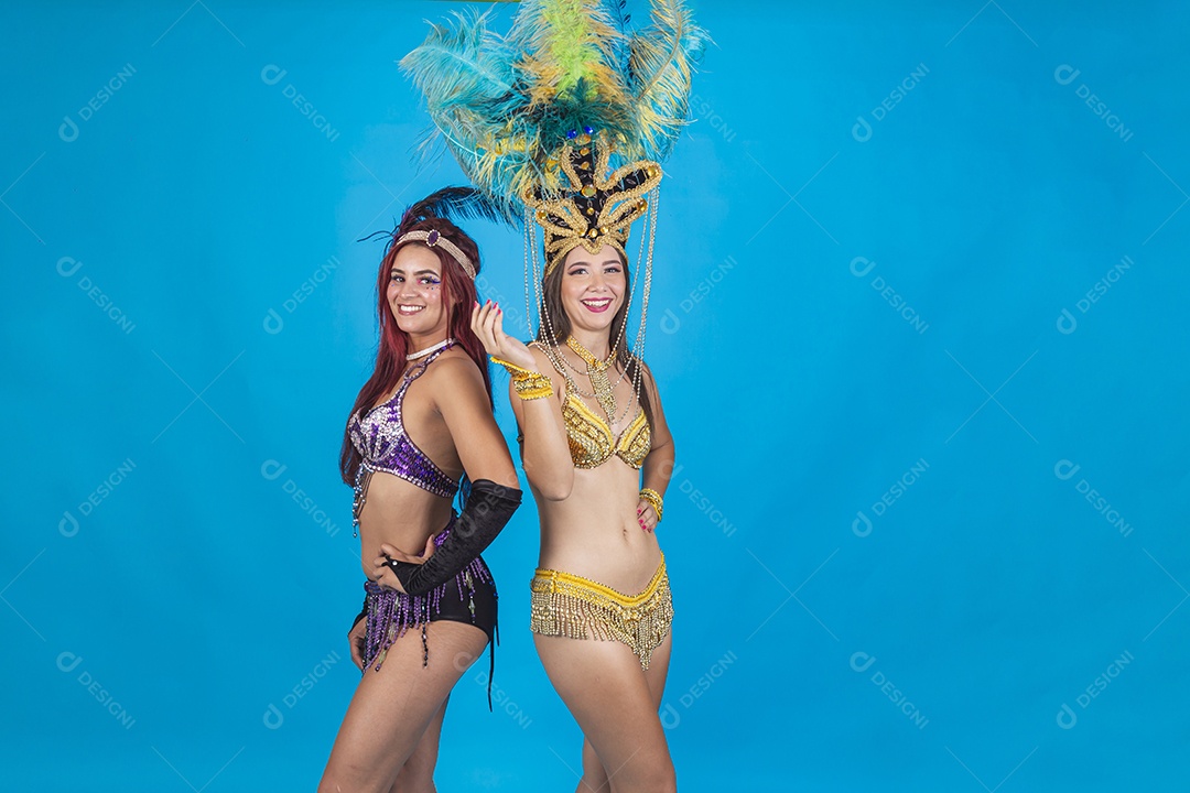 Lindas mulheres fantasiadas para o carnaval