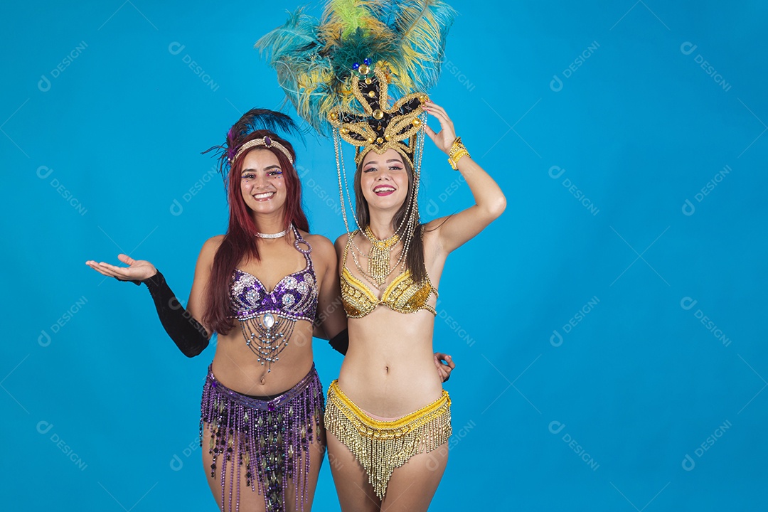 Lindas mulheres fantasiadas para o carnaval