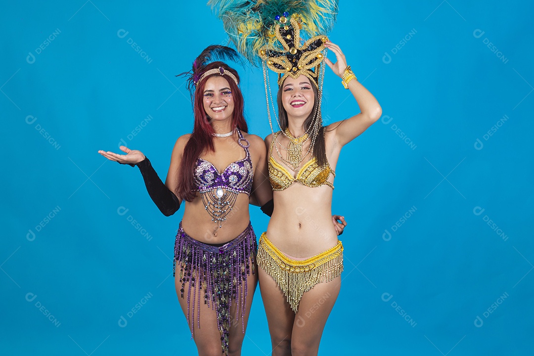 Lindas mulheres fantasiadas para o carnaval