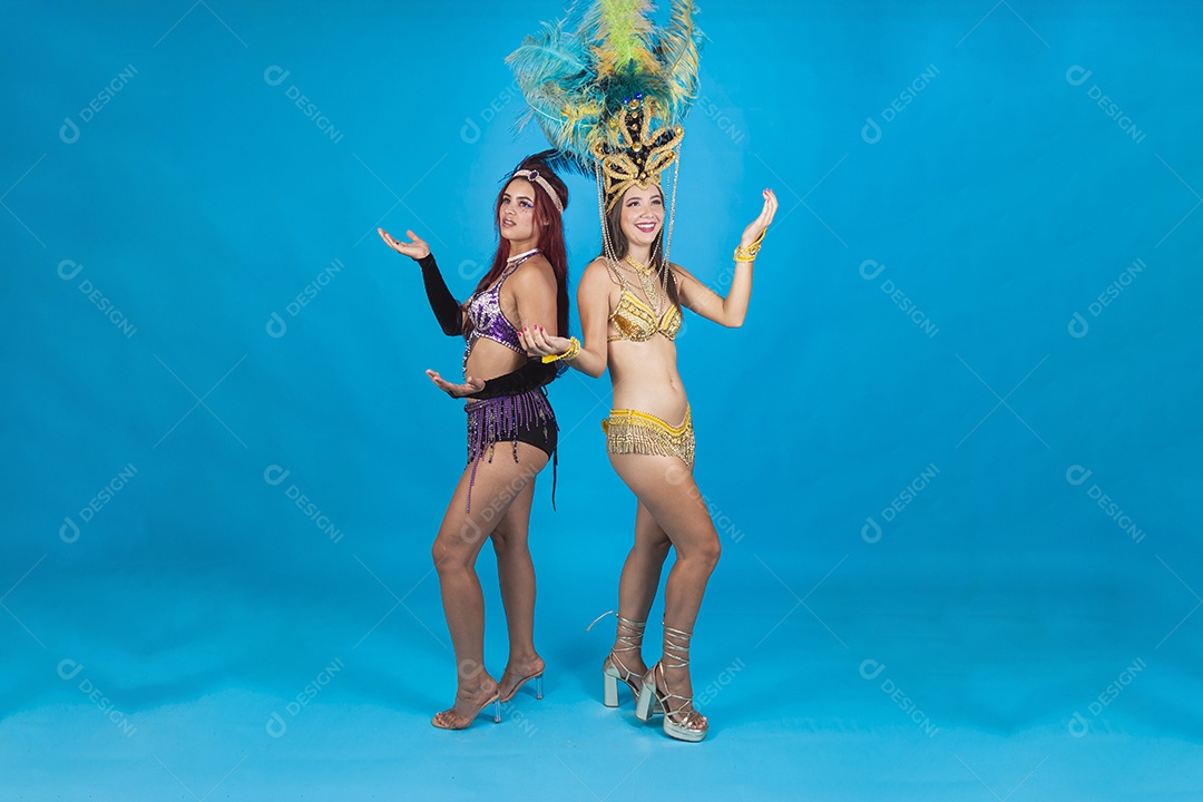 Lindas mulheres fantasiadas para o carnaval