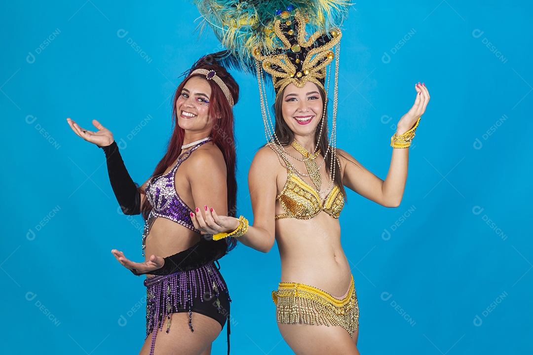 Lindas mulheres fantasiadas para o carnaval