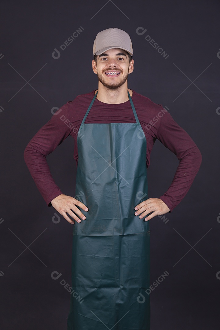 Homem jovem sobre fundo isolado