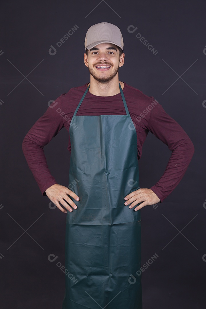 Homem jovem sobre fundo isolado