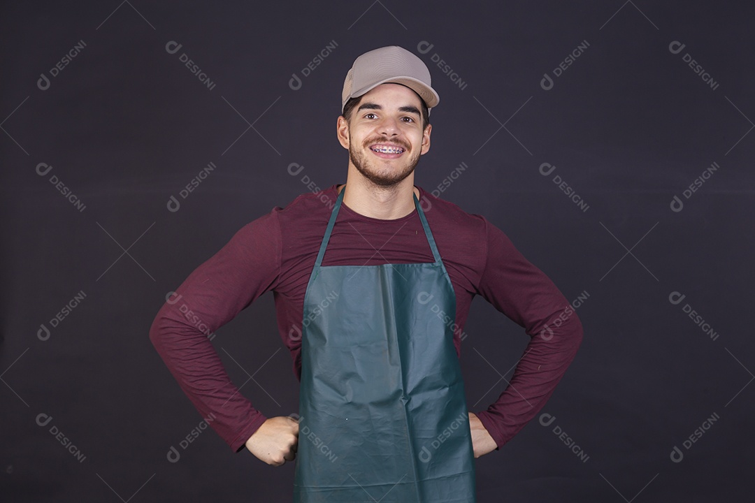 Homem jovem sobre fundo isolado