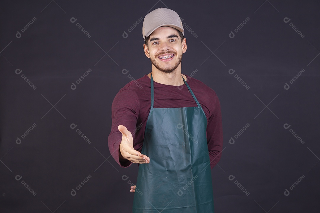 Homem jovem sobre fundo isolado