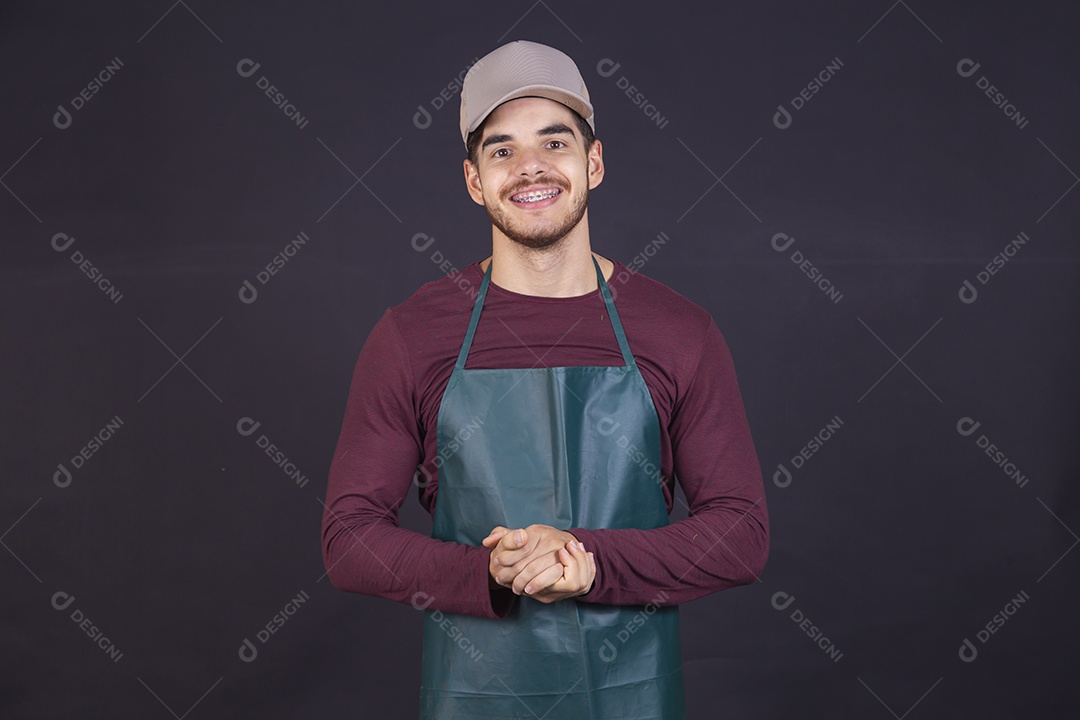 Homem jovem sobre fundo isolado