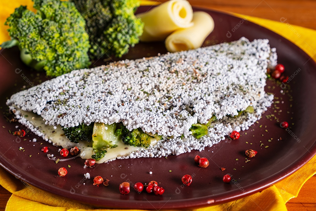 Tapioca recheada com mussarela e brócolis